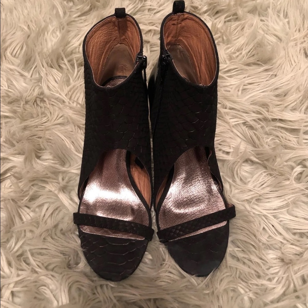 Ibiza lash Campbell’s Sandals